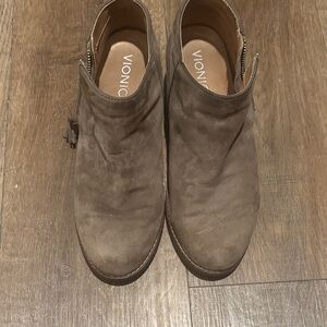 Vionic Women's Suede Tan Ankle Booties